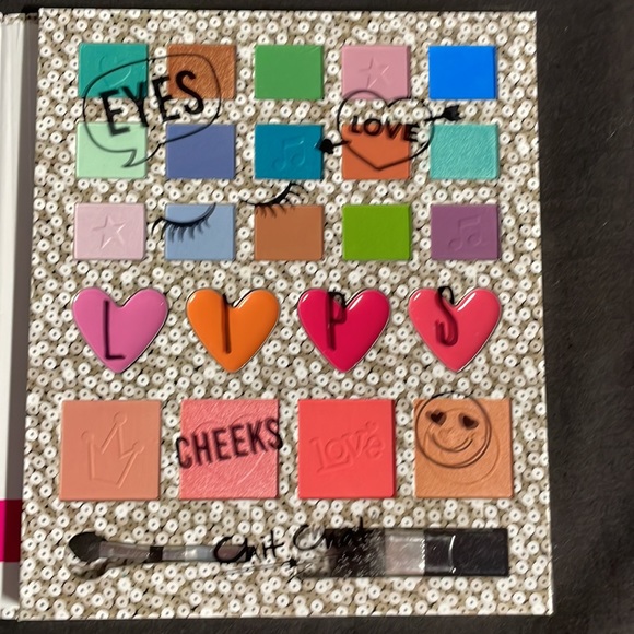 Chit Chat Cosmetics - Picture 4 of 4